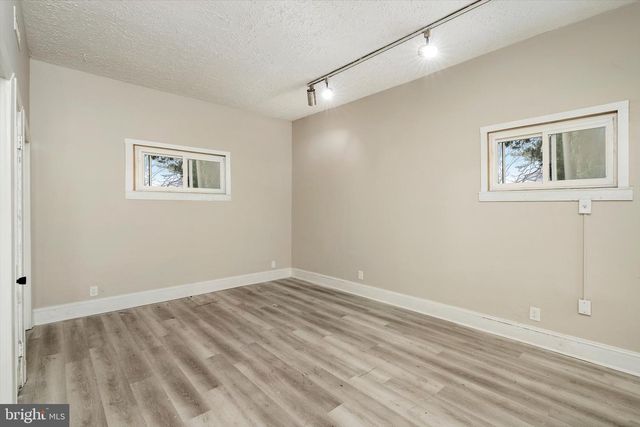 12 PARKSIDE AVE, Trenton, NJ 08618