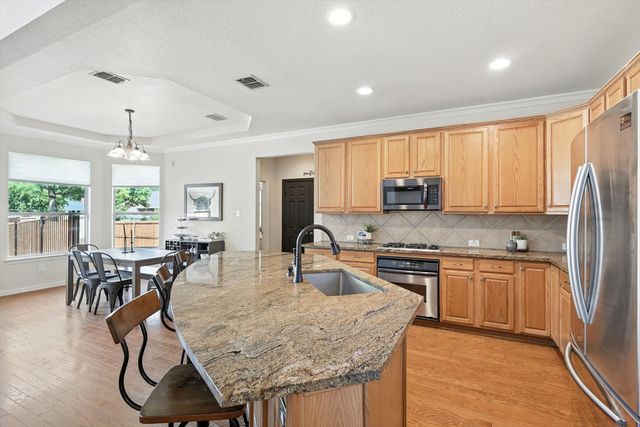 6828 Shoreway Drive, Grand Prairie, TX 75054