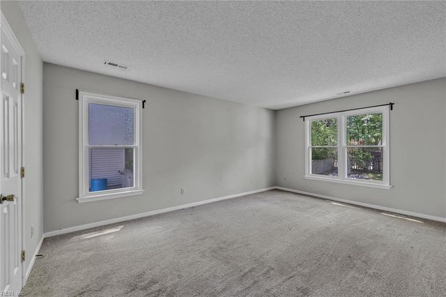 549 Broad Bend CIR, Chesapeake, VA 23320