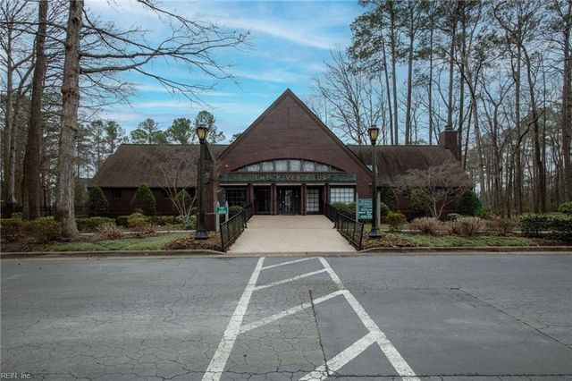 549 Broad Bend CIR, Chesapeake, VA 23320