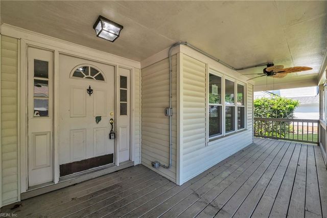 549 Broad Bend CIR, Chesapeake, VA 23320