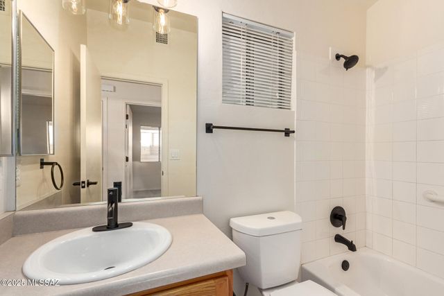 7739 S Lions Spring Way, Tucson, AZ 85747