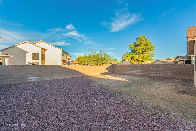 7739 S Lions Spring Way, Tucson, AZ 85747