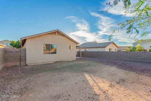 7739 S Lions Spring Way, Tucson, AZ 85747