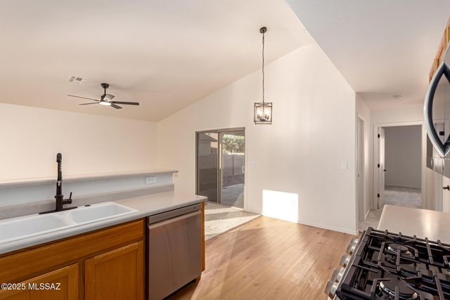 7739 S Lions Spring Way, Tucson, AZ 85747