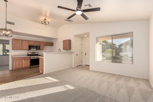 7739 S Lions Spring Way, Tucson, AZ 85747