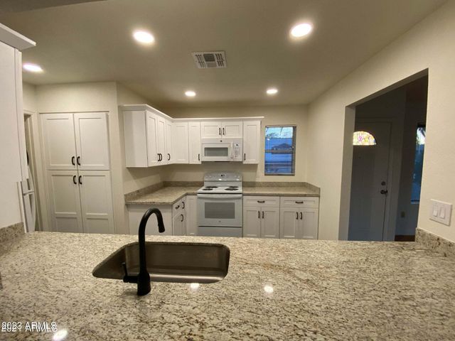 1913 N BULLMOOSE Drive, Chandler, AZ 85224
