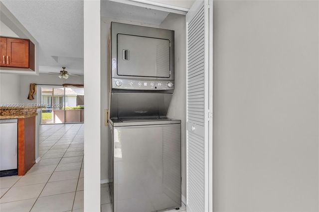 16640 Hemingway Dr 16640, Weston, FL 33326