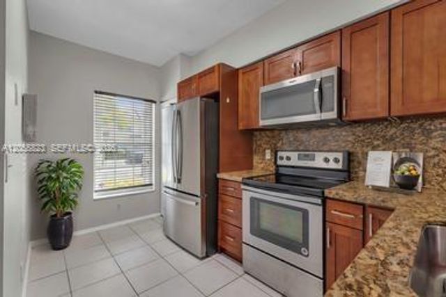 16640 Hemingway Dr 16640, Weston, FL 33326
