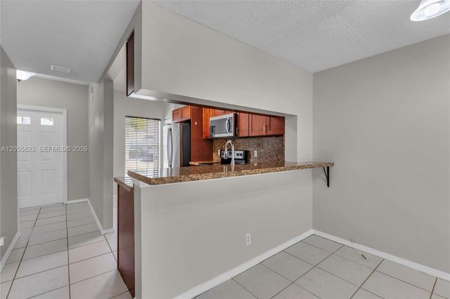 16640 Hemingway Dr 16640, Weston, FL 33326