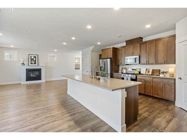 18246 Sw SILVERTIP St, Beaverton, OR 97007