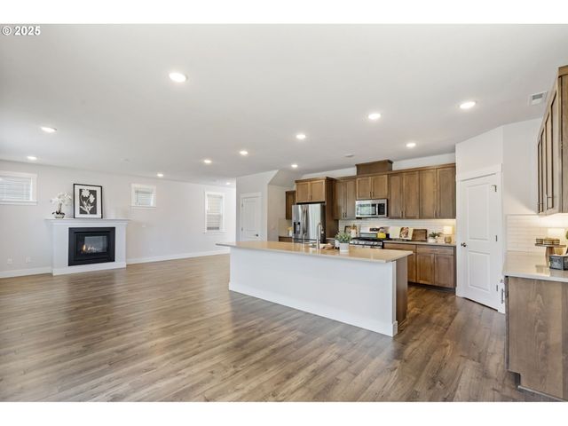 18246 Sw SILVERTIP St, Beaverton, OR 97007