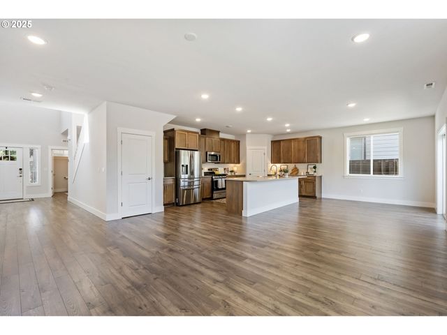 18246 Sw SILVERTIP St, Beaverton, OR 97007