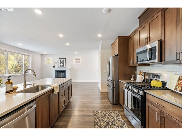 18246 Sw SILVERTIP St, Beaverton, OR 97007