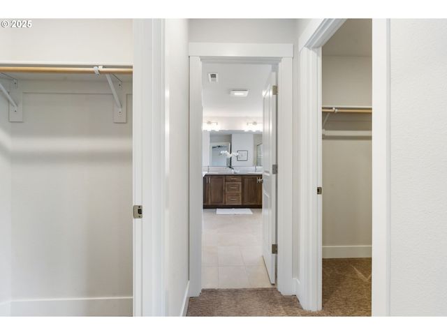 18246 Sw SILVERTIP St, Beaverton, OR 97007