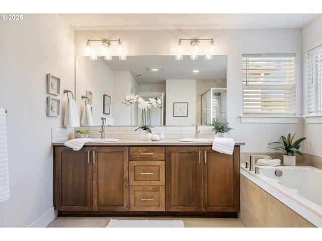 18246 Sw SILVERTIP St, Beaverton, OR 97007
