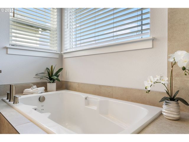 18246 Sw SILVERTIP St, Beaverton, OR 97007