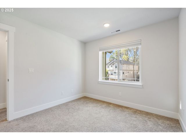 18246 Sw SILVERTIP St, Beaverton, OR 97007