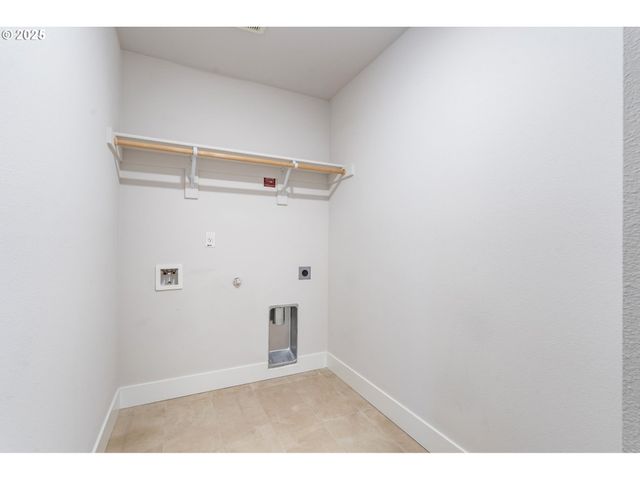18246 Sw SILVERTIP St, Beaverton, OR 97007