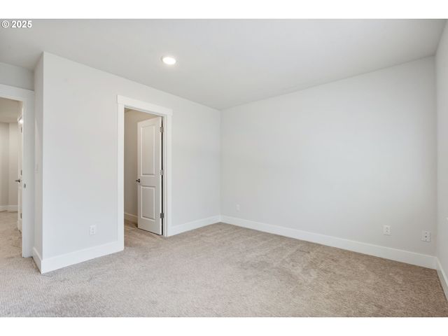 18246 Sw SILVERTIP St, Beaverton, OR 97007