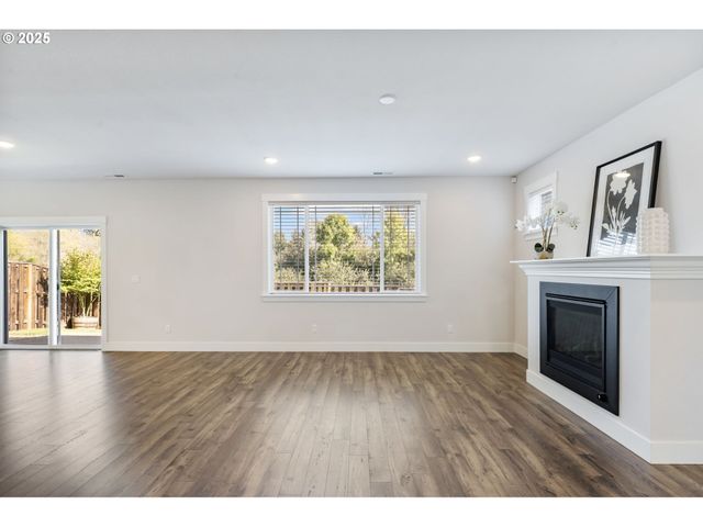 18246 Sw SILVERTIP St, Beaverton, OR 97007