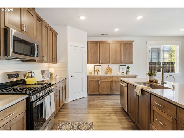 18246 Sw SILVERTIP St, Beaverton, OR 97007
