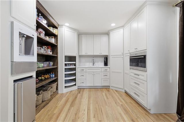 2832 W 91st Street, Leawood, KS 66206
