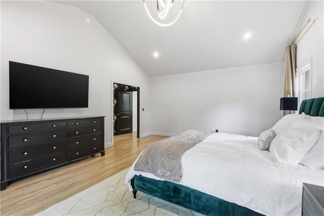 2832 W 91st Street, Leawood, KS 66206