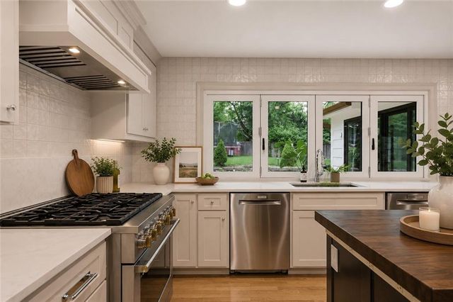 2832 W 91st Street, Leawood, KS 66206