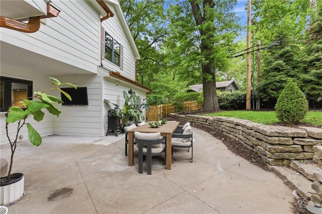 2832 W 91st Street, Leawood, KS 66206