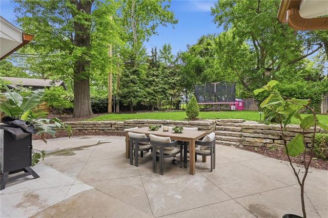 2832 W 91st Street, Leawood, KS 66206