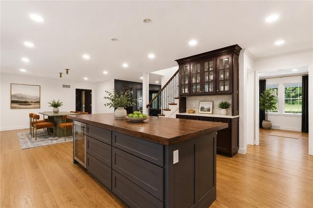 2832 W 91st Street, Leawood, KS 66206