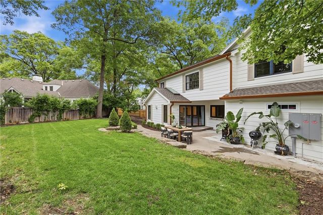 2832 W 91st Street, Leawood, KS 66206