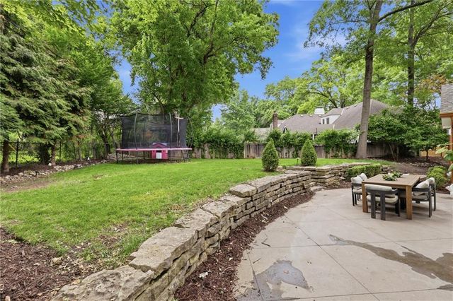 2832 W 91st Street, Leawood, KS 66206