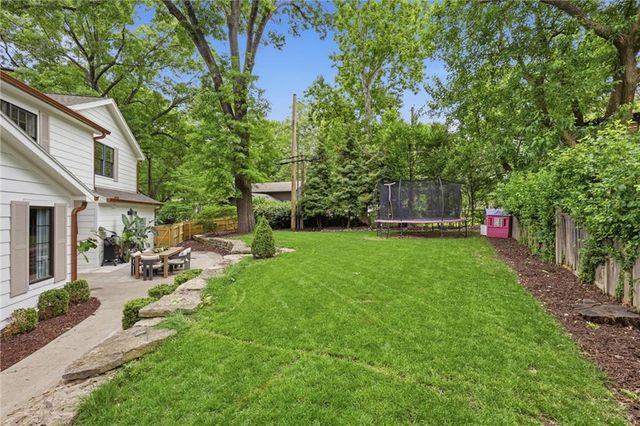2832 W 91st Street, Leawood, KS 66206