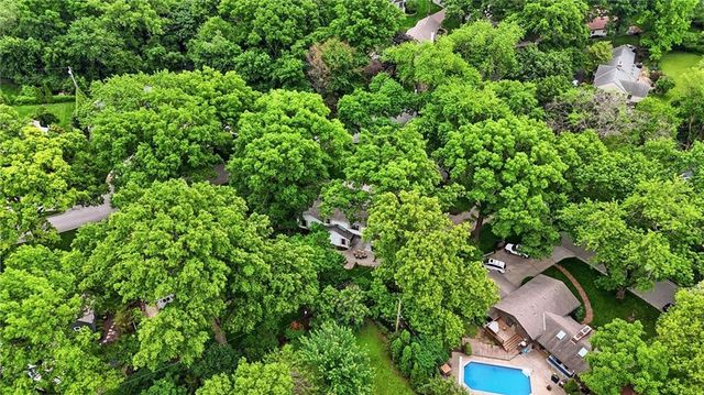 2832 W 91st Street, Leawood, KS 66206