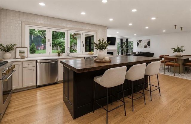 2832 W 91st Street, Leawood, KS 66206