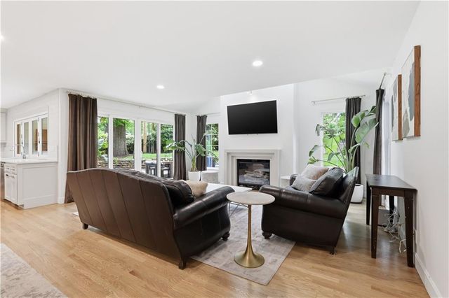 2832 W 91st Street, Leawood, KS 66206