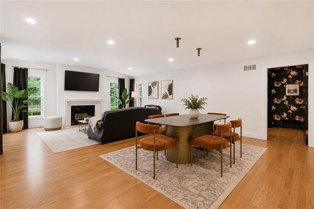 2832 W 91st Street, Leawood, KS 66206