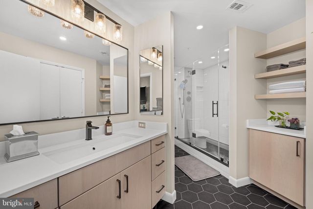 400 MASSACHUSETTS AVE NW #1011, Washington, DC 20001
