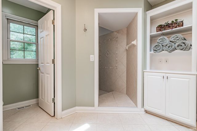 2200 E Boonville New Harmony Road, Evansville, IN 47725