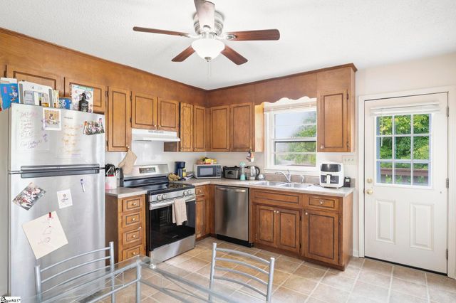 113-115 Hunter Drive, Boiling Springs, SC 29316