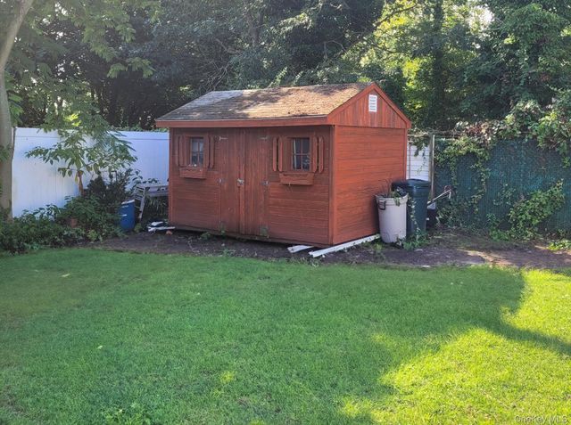 236 N Richmond Avenue, Massapequa, NY 11758