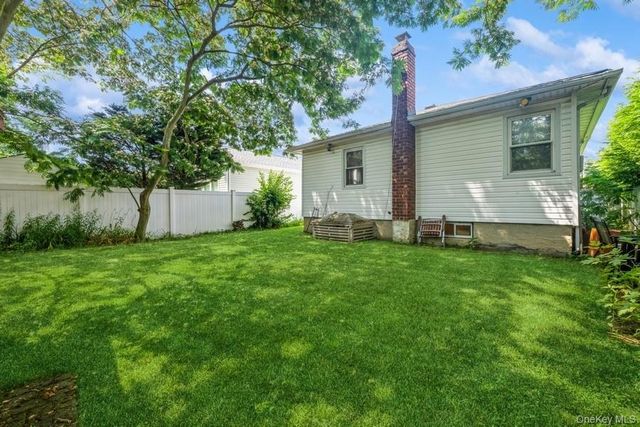 236 N Richmond Avenue, Massapequa, NY 11758