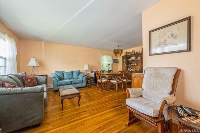 236 N Richmond Avenue, Massapequa, NY 11758