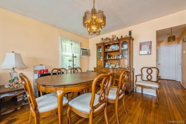 236 N Richmond Avenue, Massapequa, NY 11758