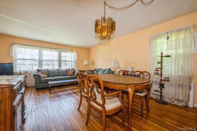 236 N Richmond Avenue, Massapequa, NY 11758