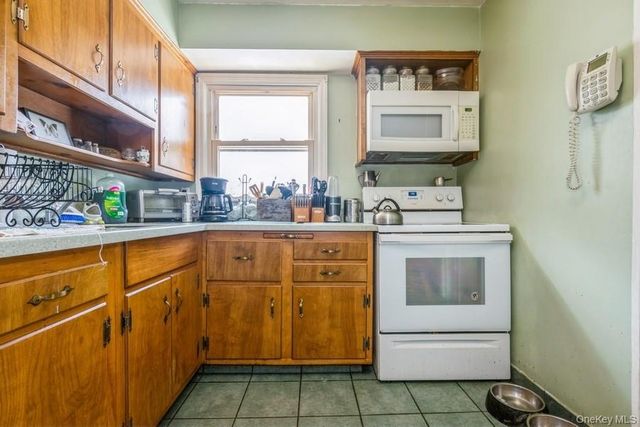 236 N Richmond Avenue, Massapequa, NY 11758