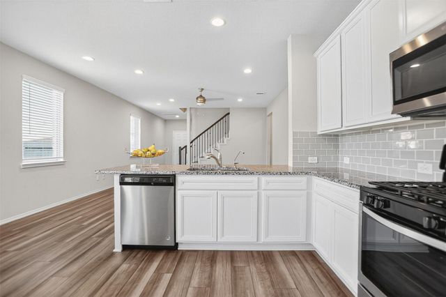 9205 Inland Leather Lane, Conroe, TX 77385