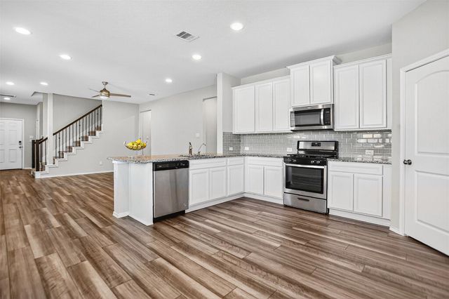 9205 Inland Leather Lane, Conroe, TX 77385